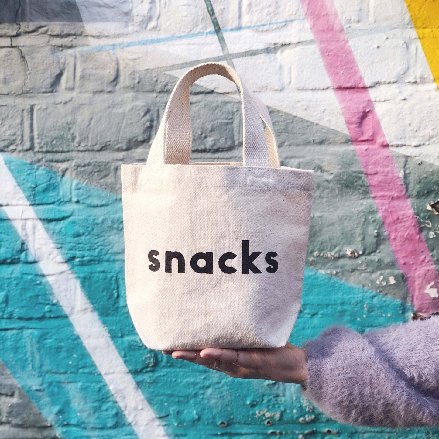 Little canvas bag with "snacks" printed on it, natural canvas, perfect for kids' lunches and snacks.