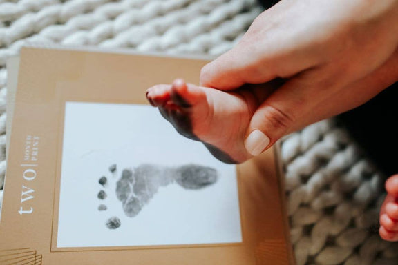 My Foot Book: Footprints through the first year - Jennie Dots 