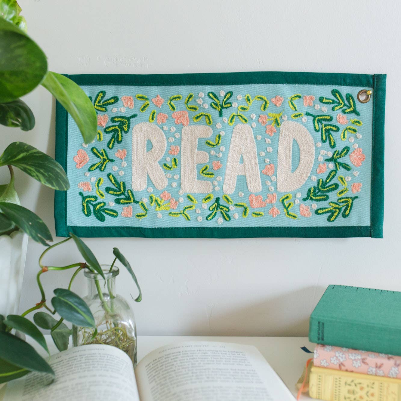 Pippi Post - Read Embroidered Canvas Banner