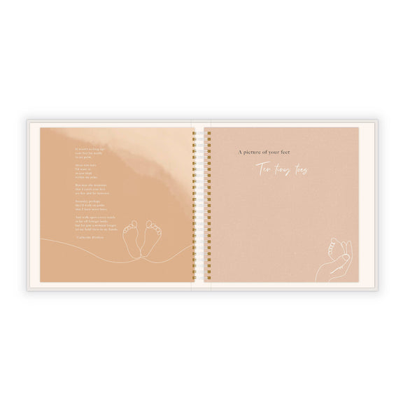 My Foot Book: Footprints through the first year - Jennie Dots 