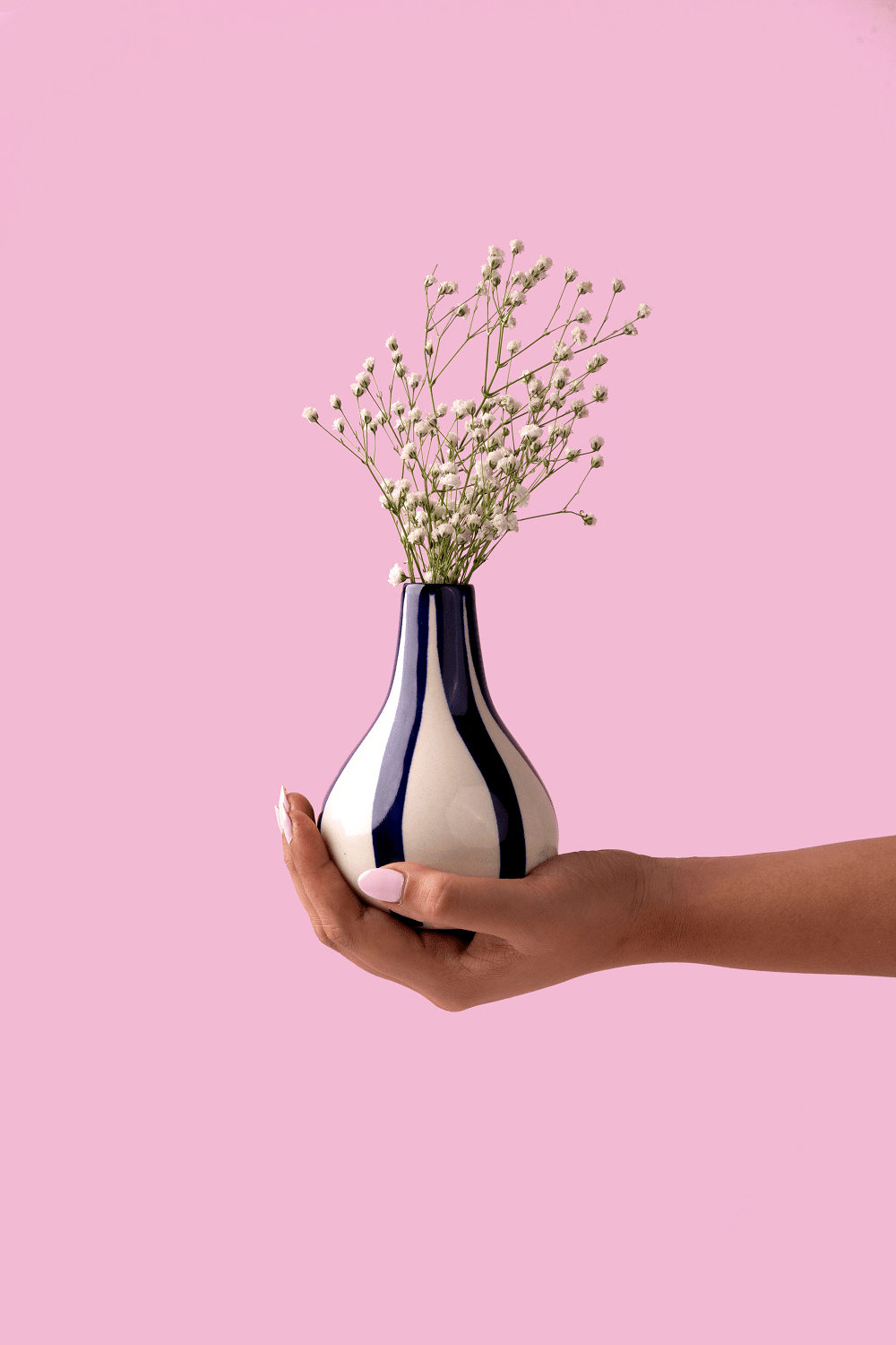 Casa Amarosa - Ceramic Stripe bud vase, 3.5 x 3.5 x 4.75 Inches - Blue - Jennie Dots