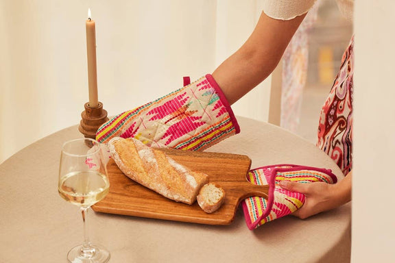 Casa Amarosa - Pink Star Oven Mitts & Pot Holder/ Set Of 2 - Jennie Dots