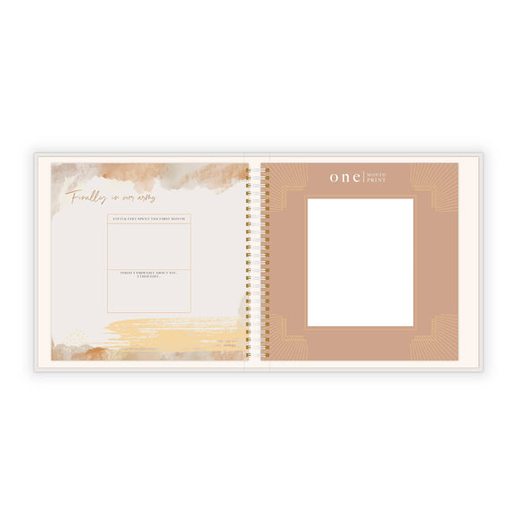 My Foot Book: Footprints through the first year - Jennie Dots 